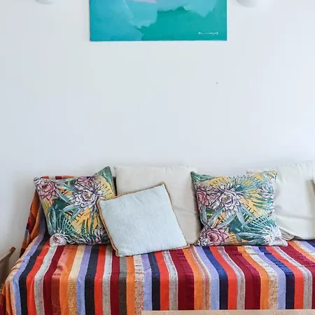 Center In Lively Bairro Alto! Daire