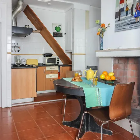 Center In Lively Bairro Alto! Daire Lisboa