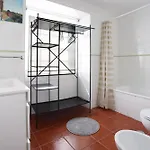 Center In Lively Bairro Alto! شقة Lisboa