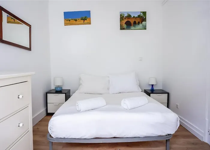 Center In Lively Bairro Alto! Lisboa