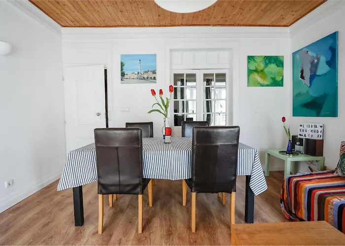 Center In Lively Bairro Alto! Lisboa