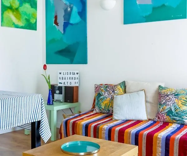 Center In Lively Bairro Alto! Lisboa